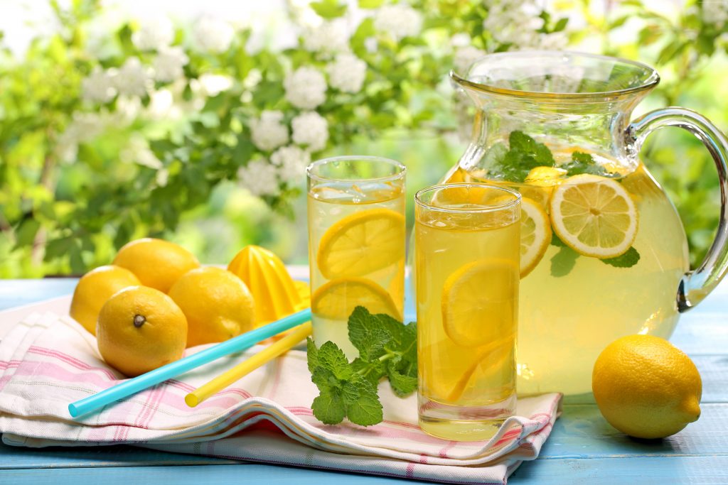 lemonade-drinks-cocktails-juice-summer-sun-fruit-lemon-ice-honey-parents-talks