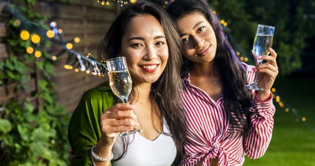 girls-drink-alcohol-wine-Indian-parents-talks