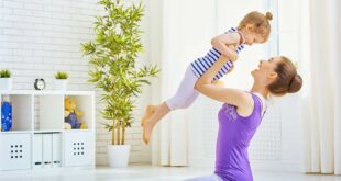 Mom-exercising-with-toddler